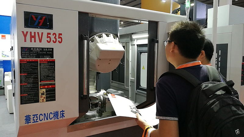 2019廣東工博會(huì)華亞數(shù)控現(xiàn)場(chǎng)照片 (8).jpg 2019廣東工博會(huì)華亞數(shù)控現(xiàn)場(chǎng)照片 (8).jpg