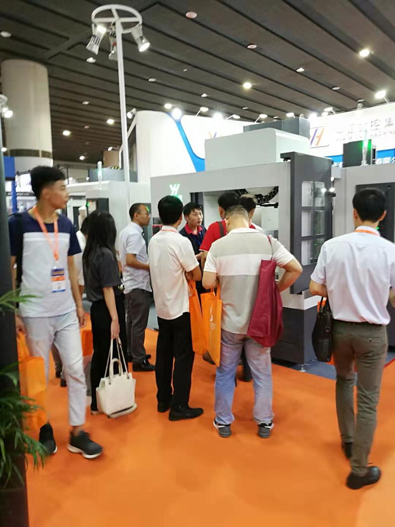 2019廣東工博會(huì)華亞數(shù)控現(xiàn)場(chǎng)照片 (5).jpg 2019廣東工博會(huì)華亞數(shù)控現(xiàn)場(chǎng)照片 (5).jpg