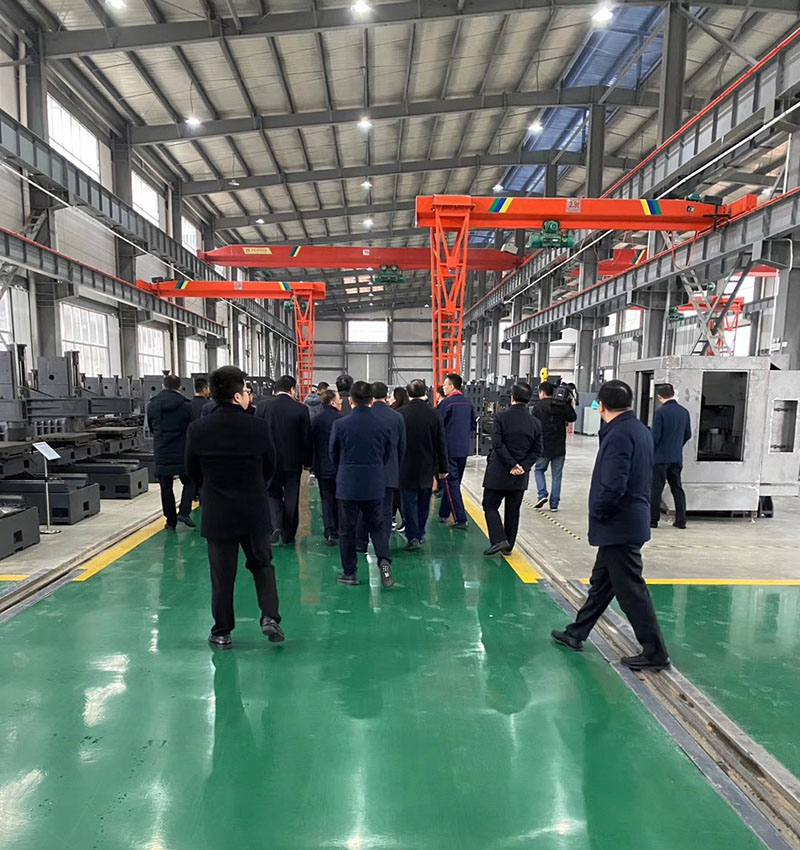 湖南省委書記杜家毫一行來(lái)華亞數(shù)控懷化生產(chǎn)基地視察 湖南省委書記杜家毫一行來(lái)華亞數(shù)控懷化生產(chǎn)基地視察