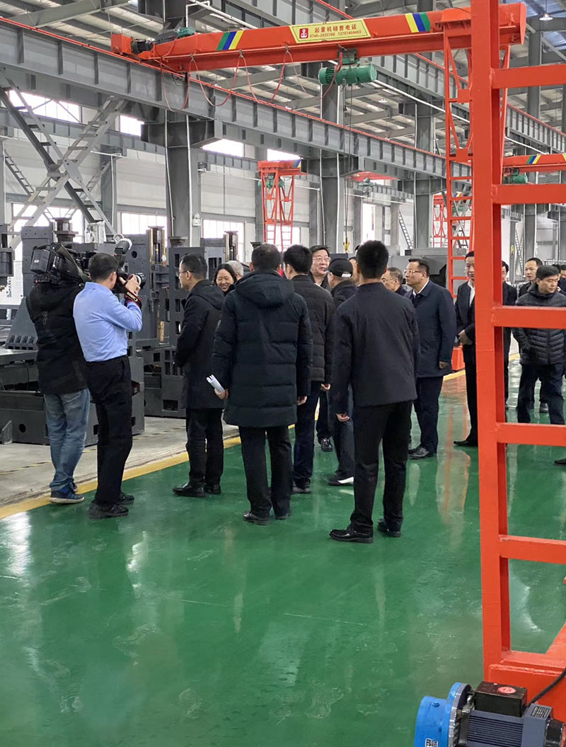 湖南省委書記杜家毫一行來(lái)華亞數(shù)控懷化生產(chǎn)基地視察 湖南省委書記杜家毫一行來(lái)華亞數(shù)控懷化生產(chǎn)基地視察